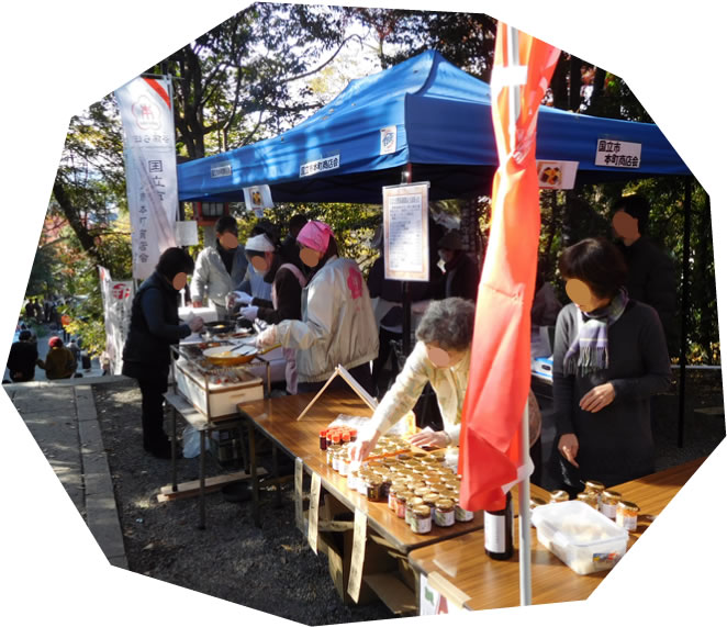 谷保天満宮旧車祭での本町商店会の皆さんの屋台